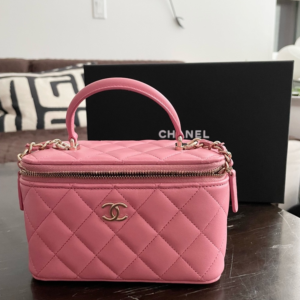 BNIB Chanel Long Vanity Case Handbag (w/chain)